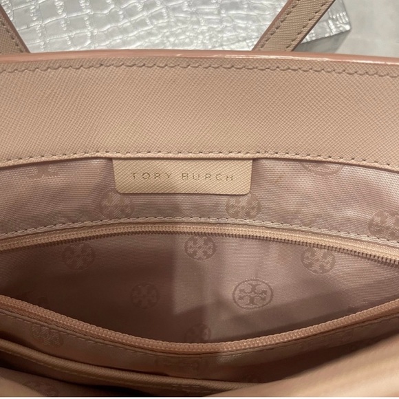 Tory Burch" Emerson Tote - Picture 4 of 15